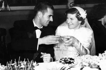 Elma Turra Bocchese, nascida em 10 de julho de 1926, completa 100 anos nesta sexta e lança biografia produzida pela Legado Histórias de Vida.Na foto: O casamento de Elma e Mario Bocchese, em 15 de setembro de 1951.<!-- NICAID(16324269) -->