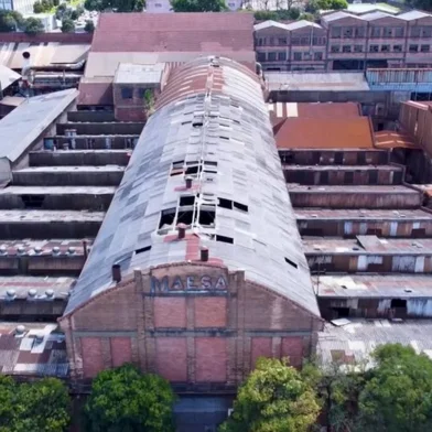 Telhado da Maesa apresenta deterioração<!-- NICAID(15983393) -->