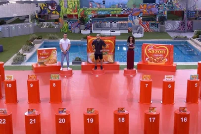 Indicado pela casa com 10 votos, o representante de Caxias do Sul no Big Brother Brasil 23, Cristian Vanelli, não conseguiu escapar do paredão neste domingo (19). Na prova bate-volta, o caxiense conseguiu chegar à terceira e última fase da disputa, mas Domitila acertou o último card e garantiu a permanência na casa. Cristian se junta à Fred Desimpedidos, que sofreu consequência da prova do líder, e Ricardo, que foi indicado ao paredão pelo líder Cézar.<!-- NICAID(15354338) -->