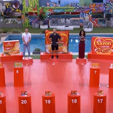 Indicado pela casa com 10 votos, o representante de Caxias do Sul no Big Brother Brasil 23, Cristian Vanelli, não conseguiu escapar do paredão neste domingo (19). Na prova bate-volta, o caxiense conseguiu chegar à terceira e última fase da disputa, mas Domitila acertou o último card e garantiu a permanência na casa. Cristian se junta à Fred Desimpedidos, que sofreu consequência da prova do líder, e Ricardo, que foi indicado ao paredão pelo líder Cézar.<!-- NICAID(15354338) -->