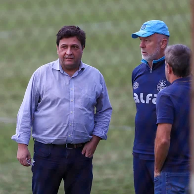 Mano Menezes e Alberto Guerra em treino do Grêmio no   CT Presidente Luiz Carvalho, em Porto Alegre<!-- NICAID(16077922) -->
