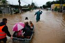 Esteio, RS, Brasil, 30/04/2024 - Moradores do bairro São Sebastião de Esteio deixam suas casas devido a enchente. - Foto: Jonathan Heckler/Agência RBS<!-- NICAID(15749326) -->