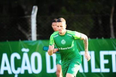 CAXIAS DO SUL, RS, BRASIL, 14/07/2021. Treino do Juventude no CFAC. O Ju está disputando a série A do Campeonato Brasileiro. Na foto, atacante Matheus Peixoto. (Porthus Junior/Agência RBS)<!-- NICAID(14834591) -->