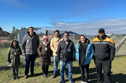 A Prefeitura de Caxias do Sul, por meio da Secretaria de Trânsito, Transportes e Mobilidade (SMTTM), informa que o Aeroporto Regional Hugo Cantergiani receberá uma nova estação meteorológica digital e automatizada do Instituto Nacional de Meteorologia (INMET), substituindo o modelo analógico atual. A modernização faz parte do projeto nacional de ampliação da rede de estações meteorológicas, coordenado pela Superintendência Federal da Agricultura no RS (SFA-RS). Com esta iniciativa, Caxias do Sul passa a integrar uma rede nacional de estações meteorológicas modernas.<!-- NICAID(16072734) -->