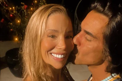 André Gonçalves vive clima de romance com Danielle Winits<!-- NICAID(15634401) -->