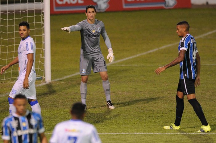 Brenno passa em teste, mas comissão técnica põe pé no freio: Tranquilidade para analisar