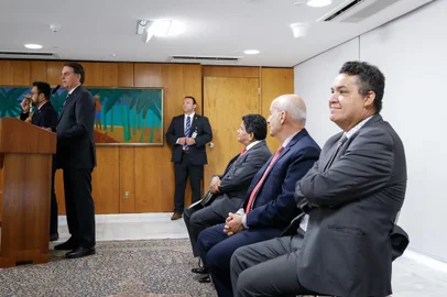 (Brasília - DF, 18/10/2019) Presidente da República, Jair Bolsonaro, durante reunião com Pastor Gilmar Santos, Presidente da Convenção Nacional de Igrejas e Ministros das Assembleias de Deus no Brasil Cristo Para Todos (CONIMADB).Foto: Carolina Antunes/PR<!-- NICAID(15129855) -->