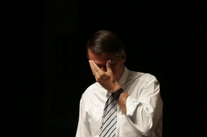 PORTO ALEGRE, RS, BRASIL, 26/01/2016 - A Assembleia Legislativa do Rio Grande do Sul realizou nesta terça-feira uma audiência pública, que contou com a presença do deputado federal Jair Bolsonaro (PP-RJ). A audiência foi marcada por tumulto, agressão e manifestações LGBT.  (LAURO ALVES/AGÊNCIA RBS)<!-- NICAID(11971340) -->