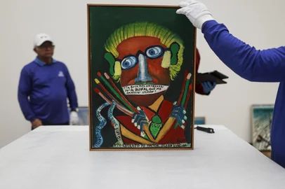 PORTO ALEGRE, RS, BRASIL, 05-08-2025:  Montagem da exposição "Pintar o Brasil" do artista José Antônio da Silva, conhecido como "Van Gogh brasileiro", no museu Iberê Camargo. Foto: André Ávila/Agência RBSIndexador: Andre Avila<!-- NICAID(16094991) -->