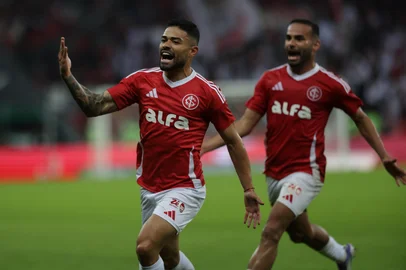 PORTO ALEGRE, RS, BRASIL, 12-07-2025: Internacional x Vitória pelo Campeonato Brasileiro. A retomada do futebol no Beira Rio após a parada para a Copa do Mundo de Clubes para a 13ª rodada, é a chance do time de Roger Machado em buscar a saída do Z4. Foto: Renan Mattos/Agência RBS<!-- NICAID(16079335) -->