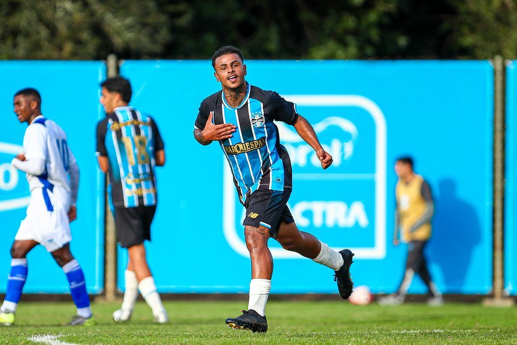Grêmio negocia renovação com destaque do sub-20 Vini Ferraz