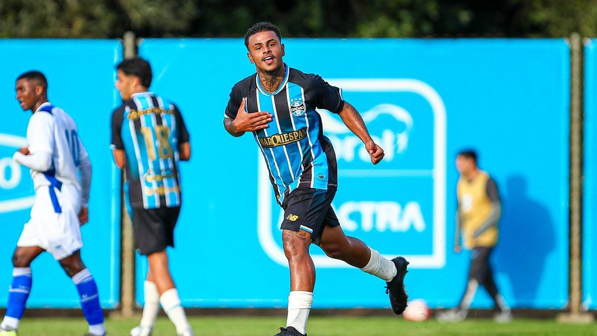 Grêmio negocia renovação com destaque do sub-20 Vini Ferraz