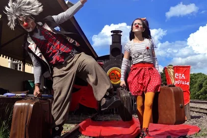 Festival da Primavera com Cia Espicula. Celebrar a chegada da primavera e estimular o uso do bairro como espaço vivo de convivência, contribuindo com a qualidade de vida dos moradores da região por meio do acesso à arte e cultura. É com este propósito que será realizado, em Caxias do Sul, o Festival da Primavera no dia 30 de Setembro, entre 11h e 17h30, no Bairro Sanvitto. Na programação, inteiramente gratuita, apresentações de teatro, música e atividades para as crianças.<!-- NICAID(15545925) -->