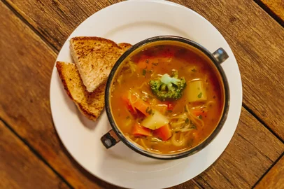 sopas, cremes, sopa de cebola, sopa de legumes, creme de milho, creme de ervilha, destemperados<!-- NICAID(14544027) -->