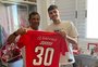 Johnny visita Valdomiro, ídolo do Inter: "Muito especial"