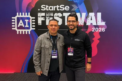 Rafael Martins / Arquivo Pessoal Colunista Rafael Martins e Fábio Neto, sócio e Chief Strategy Officer da StarSe, na IA Festival 2026 em São Paulo.<!-- NICAID(16284975) -->