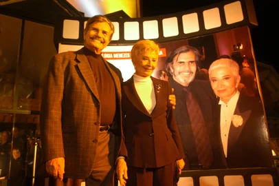 *** Gramado 1 - Ricardo Duarte ***33¼ Festival de Cinema de Gramado.O casal Glória Menezes e Tarcísio Meira recebem o troféu Oscarito em reconhecimento aos mais de 40 anos de carreira.<!-- NICAID(1697545) -->