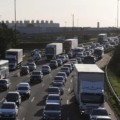 Porto Alegre, RS, Brasil, 14/11/2024 - Trânsito: saída de Porto Alegre pela freeway registra movimento intenso - Foto: André Ávila/Agência RBS<!-- NICAID(15914345) -->