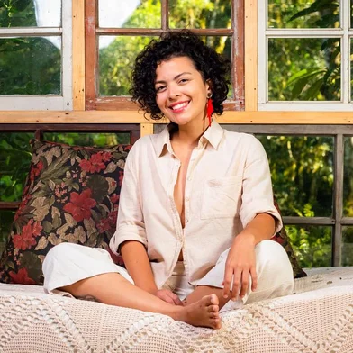 "Menino Mãe" está disponível no YouTube e nas principais plataformas de streaming.Sergipana radicada no Rio Grande do Sul, a artista Ará lança nesta segunda-feira (15) o primeiro single da carreira. Explorando saberes ancestrais e o poder feminino, "Menino Mãe" já está disponível no Spotify e nas principais plataformas de streaming, como Apple Music, Amazon Music e Deezer. A música também pode ser conferida no canal de Ará no YouTube.<!-- NICAID(15428684) -->