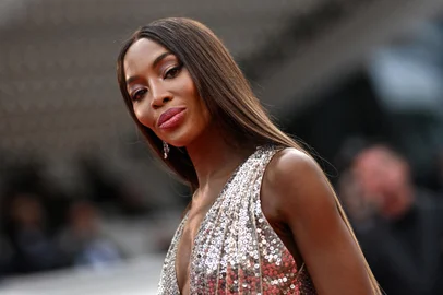 British model Naomi Campbell arrives for the opening ceremony and the screening of the film "Jeanne du Barry" during the 76th edition of the Cannes Film Festival in Cannes, southern France, on May 16, 2023. (Photo by LOIC VENANCE / AFP)Editoria: ACELocal: CannesIndexador: LOIC VENANCESecao: cinemaFonte: AFPFotógrafo: STF<!-- NICAID(15429927) -->