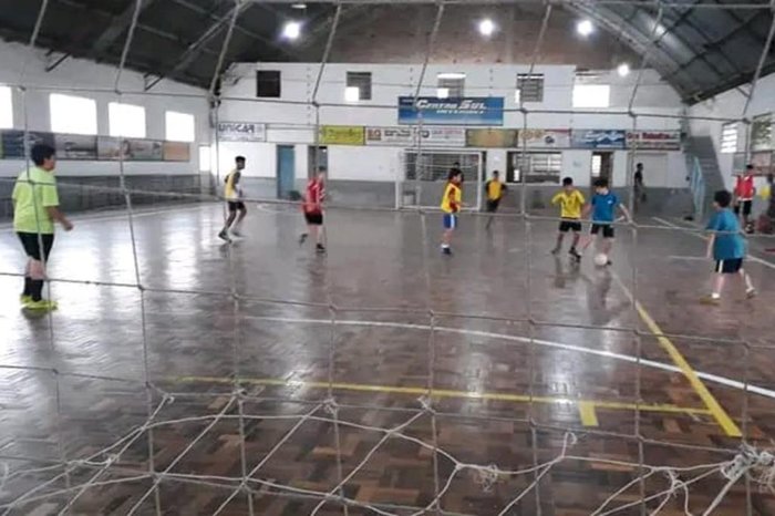 Em Alvorada, amigos usam futebol para estimular a solidariedade