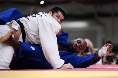 France's Teddy Riner (blue) and Russia's Tamerlan Bashaev compete in the judo men's +100kg quarter final bout during the Tokyo 2020 Olympic Games at the Nippon Budokan in Tokyo on July 30, 2021. (Photo by Franck FIFE / AFP)<!-- NICAID(14849366) -->