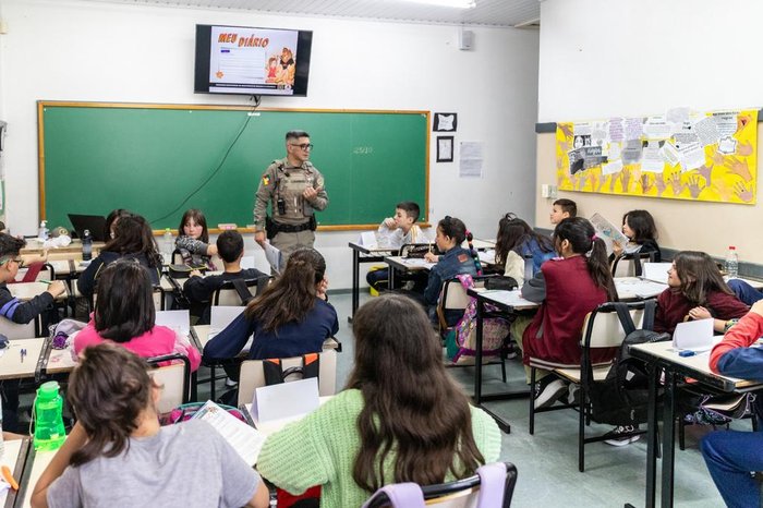 Proerd capacita estudantes e professores para ações de prevenção contra as drogas.