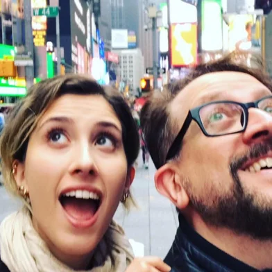 Thedy Correa, vocalista do Nenhum de Nós, e sua filha Stella, em Nova York. <!-- NICAID(14837365) -->