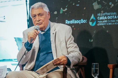 A marca principal da gestão 2024-2025 da ALRS, Reservação de água e Irrigação, foi abordada por um grupo de especialistas de diversas áreas convergentes ao tema durante o ‘Campo em Debate’, painel organizado pelo Grupo RBS, na Expointer. Nesta quarta-feira (28), o chefe do Legislativo gaúcho, deputado Adolfo Brito (PP), integrou o time de painelistas do ‘Irrigação: Água como chave do desenvolvimento’, encontro mediado pela jornalista Rosane de Oliveira.<!-- NICAID(15852648) -->