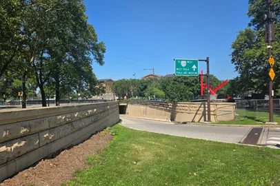 Por conta do desfile de 4 de julho, famosa estátua do Rocky Balboa foi fechada. Diário do Mundial.<!-- NICAID(16074015) -->