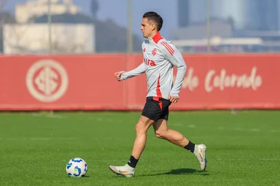 PORTO ALEGRE, RS, BRASIL, 10-07-2025: O atacante Rafael Borré em treino do Inter no CT Parque Gigante. (Foto: Ricardo Duarte/Inter/Divulgação)<!-- NICAID(16088214) -->
