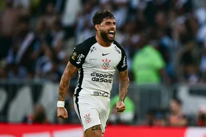 Corinthians' forward #09 Yuri Alberto celebrates scoring his team's first goal during the Brazil Cup second leg final football match between Vasco da Gama and Corinthians at the Maracana stadium in Rio de Janeiro, Brazil on December 21, 2025. (Photo by Pablo PORCIUNCULA / AFP)Editoria: SPOLocal: Rio de JaneiroIndexador: PABLO PORCIUNCULASecao: soccerFonte: AFPFotógrafo: STF<!-- NICAID(16191507) -->