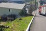 Caminhão desgovernado invade residência no bairro Bela Vista, em Carlos Barbosa