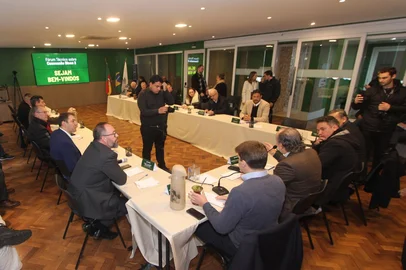 A conclusão do fórum técnico promovido pela Federasul para debater a concessão do bloco 2 de rodovias estaduais é de que o projeto atual do governo estadual é ruim. O encontro nesta sexta-feira (27) reuniu sete deputados, três prefeitos, vereadores e representantes de entidades do Vale do Taquari.<!-- NICAID(16069253) -->