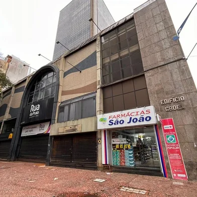 Shopping Rua da Praia começará dranagem de água no subsolo para reabrir<!-- NICAID(15775128) -->
