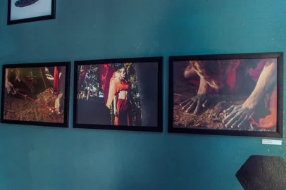 O projeto AnarcoQueer, que valoriza artistas LGBTQIA+ de Caxias do Sul, está com uma nova iniciativa na praça. Reforçado pelo mote "resistir para existir", a galera vai lançar neste domingo um catálogo que é resultado da exposição homônima, realizada de maio a julho de 2021, no Reffugio. O material terá distribuição gratuita à comunidade. O evento de lançamento será neste domingo, às 15h, com bate-papo no Zarabatana Café, no Centro de Cultura Ordovás.<!-- NICAID(15286909) -->