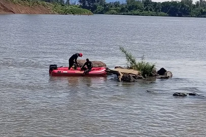 CBM/RS / Divulgação Adolescente de 17 anos morre afogado no Rio Taquari, em Estrela<!-- NICAID(16187919) -->