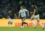 Sem Lionel Messi, Argentina goleia Bolívia com primeiro gol de Flaco Lopez pela seleção