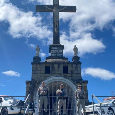 São Marcos se consolida como uma das cidades mais seguras da Serra Gaúcha. O município completou 12 meses sem registrar crimes violentos, um marco histórico que representa o melhor resultado dos últimos 13 anos.De acordo com os dados da Brigada Militar e da Polícia Civil, a cidade não teve ocorrências de crimes como homicídio, latrocínio ou feminicídio no período, reforçando o trabalho integrado das forças de segurança e a participação da comunidade.<!-- NICAID(16140015) -->