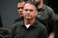 Former Brazilian President (2019-2022) Jair Bolsonaro leaves the DF Star hospital in Brasilia on September 14, 2025, after undergoing a series of medical examinations, as he remains under house arrest. Brazil's Supreme Court on September 11 sentenced firebrand ex-president Jair Bolsonaro to 27 years in prison for coup plotting at the end of a landmark trial that divided the nation and drew US fury. (Photo by Pablo PORCIUNCULA / AFP)Editoria: POLLocal: BrasíliaIndexador: PABLO PORCIUNCULASecao: trialsFonte: AFPFotógrafo: STF<!-- NICAID(16123861) -->