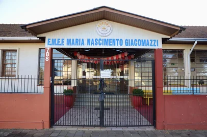 ESTAÇÃO, RS, BRASIL, 09-07-2025: Ataque a faca em escola municipal deixa uma criança morta e outras três pessoas feridas na manhã desta terça-feira (8), em Estação, no norte do Rio Grande do Sul. O crime ocorreu por volta das 10h na Escola Maria Nascimento Giacomazzi, no centro da cidade. Foto: Jefferson Botega/Agência RBSIndexador: jeff botega<!-- NICAID(16076355) -->