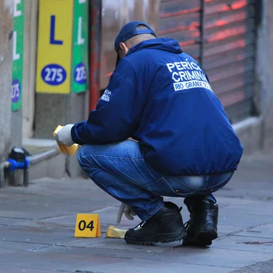 PORTO ALEGRE, RS, BRASIL, 29-09-2025: Ataque a tiros deixa pelo menos seis feridos no centro de Porto Alegre. Vítimas foram atingidas do lado de fora de uma casa noturna. Autor dos disparos não foi identificado. Foto: Ronaldo Bernardi/Agência RBS<!-- NICAID(16134963) -->