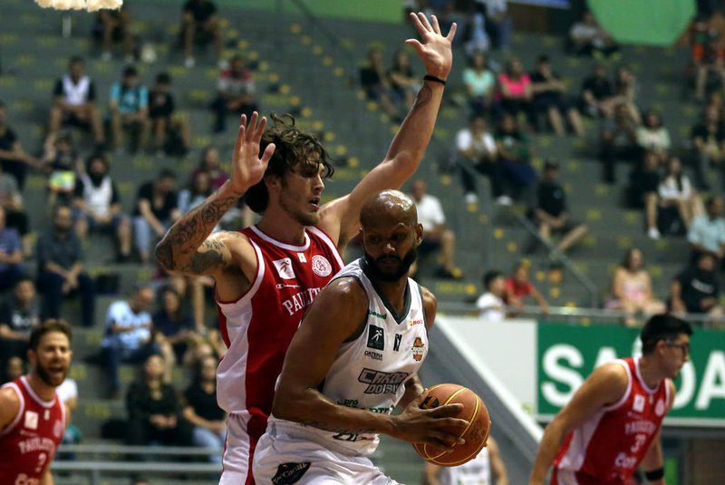 CAXIAS DO SUL, RS, BRASIL, 30/11/2023. Caxias do Sul Basquete x Paulistano, jogo válido pela 11ª rodada do Novo Basquete Brasil - NBB 2023/2024 - realizado no ginásio do Sesi. (Porthus Junior/Agência RBS)<!-- NICAID(15613786) -->
