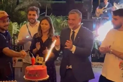 Churrasco, uma vela em formato de "pimenta" e com a presença de ministros: como foi a festa de 60 anos de Paulo Pimenta<!-- NICAID(15999279) -->