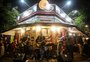 Com bandas na calçada, Bar do Alexandre se consolida como palco musical de rock e blues em Porto Alegre
