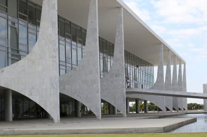 Fabio Rodrigues Pozzebom / Agência Brasil/ Divulgação Palácio do Planalto na Praça dos Três Poderes em BrasÃliaPalácio do Planalto na Praça dos Três Poderes em Brasília Foto: Fabio Rodrigues Pozzebom / Agência Brasil/ DivulgaçãoLocal: BrasÃliaIndexador: Fabio Rodrigues Pozzebom/AgênciFonte: Agência Brasil/Empresa Brasil dFotógrafo: Reporter Fotografico<!-- NICAID(14820023) -->