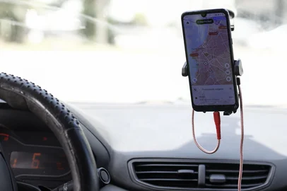 PORTO ALEGRE, RS, BRASIL, 12-11-2025:  O que mudou para passageiros e motoristas nos 10 anos de operação da Uber em Porto Alegre.  Carlos Henrique Corrêa, motorista de aplciativo. Fotos: Duda Fortes/Agencia RBS<!-- NICAID(16165895) -->