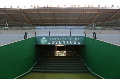 CAXIAS DO SUL, RS, BRASIL, 20/02/2025. Reportagem especial sobre os 50 Anos do Estádio Alfredo Jaconi. Imagens gerais do estádio. (Porthus Junior/Agência RBS)Indexador: Porthus JUNIOR<!-- NICAID(15980902) -->