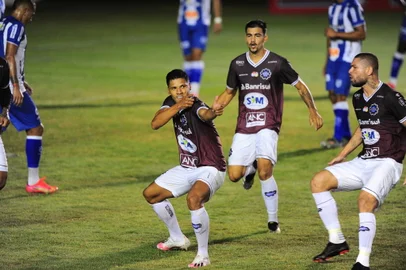 CAXIAS DO SUL, RS, BRASIL, 04/03/2021. Caxias x Esportivo, clássico da Polente, jogo válido pela quinta rodada da primeira fase do Campeonato Gaúcho 2021 (Gauchão 2021) e realizado no estádio Centenário. (Porthus Junior/Agência RBS)<!-- NICAID(14740136) -->