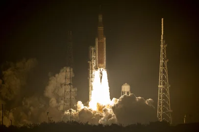 CAPE CANAVERAL, FLORIDA - NOVEMBER 16: NASAs Artemis I Space Launch System (SLS) rocket, with the Orion capsule attached, launches at NASA's Kennedy Space Center on November 16, 2022 in Cape Canaveral, Florida. The Artemis I mission will send the uncrewed spacecraft around the moon to test the vehicle's propulsion, navigation and power systems as a precursor to later crewed mission to the lunar surface.   Kevin Dietsch/Getty Images/AFP (Photo by Kevin Dietsch / GETTY IMAGES NORTH AMERICA / Getty Images via AFP)<!-- NICAID(15266642) -->
